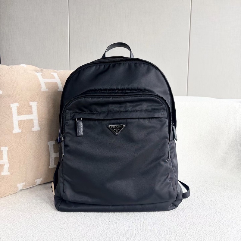 Prada黑色尼龍後背包32*39*16 98新配件塵袋-1