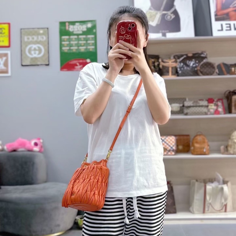 MiuMiu 流蘇水桶包橘色金扣 羊皮16*20*11 98新配件塵袋肩帶-0