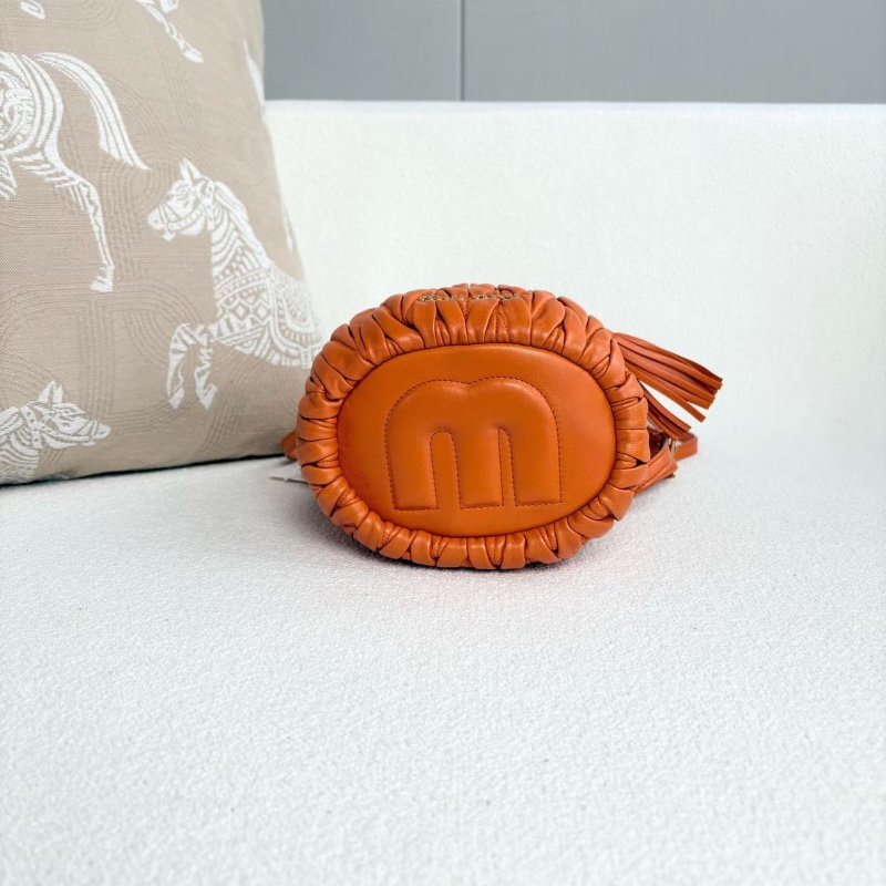 MiuMiu 流蘇水桶包橘色金扣 羊皮16*20*11 98新配件塵袋肩帶-4