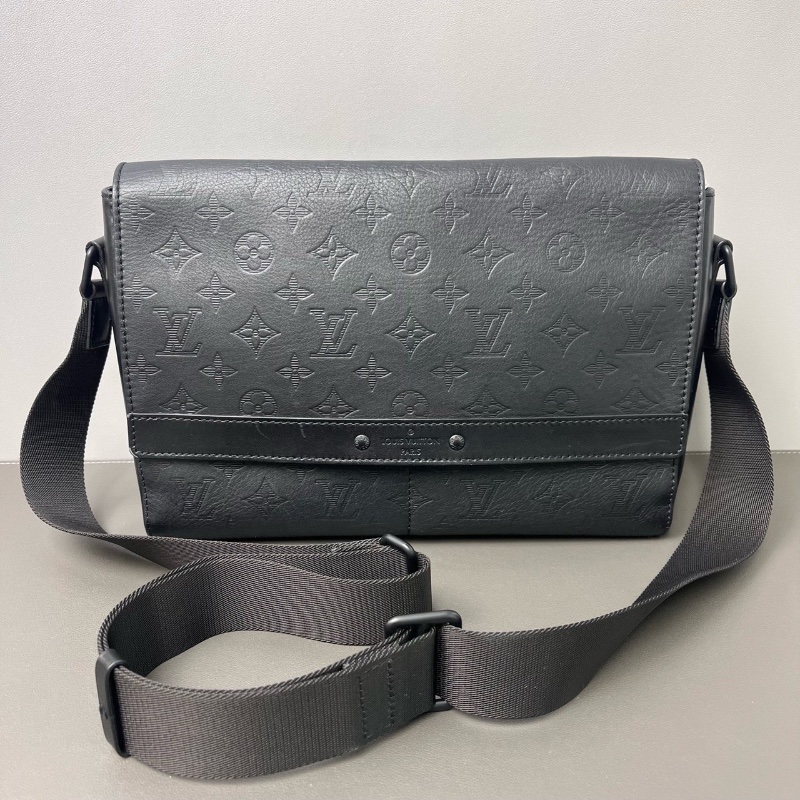 LV SPRINTER郵差包 黑色壓花真皮 全皮材質30*21*10  98新配件塵袋-1