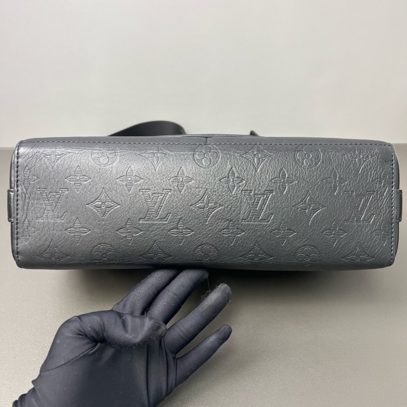 LV SPRINTER郵差包 黑色壓花真皮 全皮材質30*21*10  98新配件塵袋-4