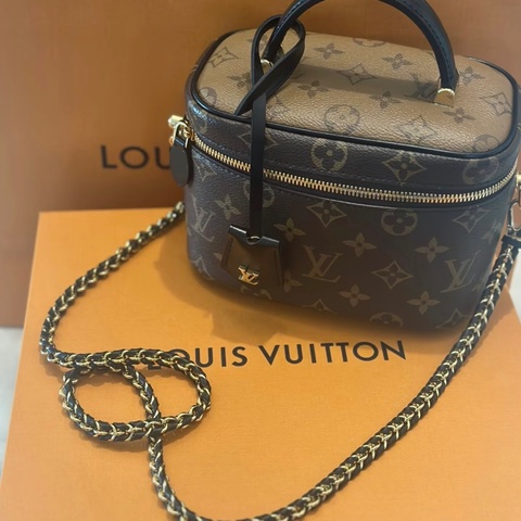 Lv 經典拼色化妝包（鎖頭未拆封未使用過）