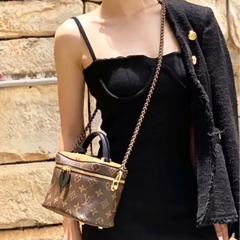 Lv 經典拼色化妝包(鎖頭未拆封未使用過)-2