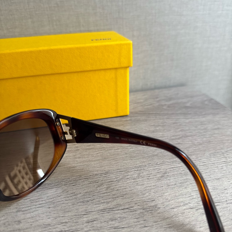 FENDI  墨鏡-12