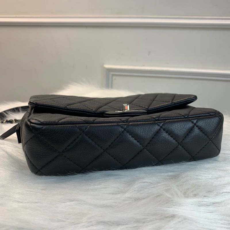 罕見鹿皮Chanel黑色銀扣相機包‼️-2