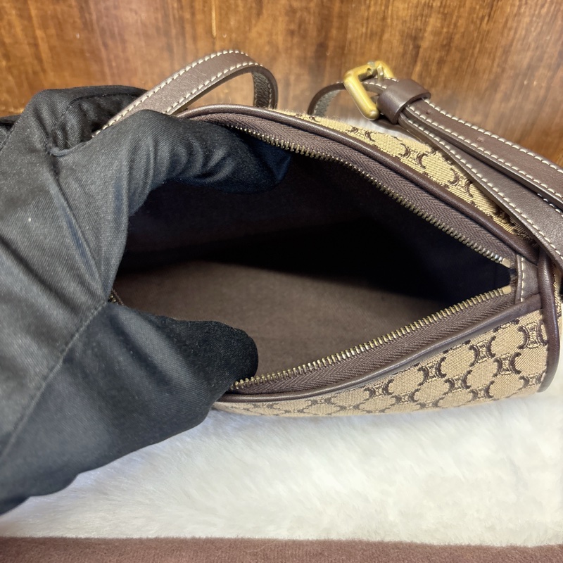 Celine 經典凱旋門印花圓筒包-4