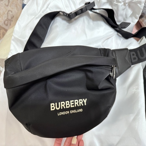 Burberry全新男用腰/斜背包