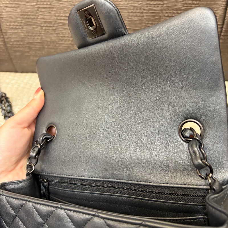 Chanel 23B銀黑羊皮黑釦Mini CF20 A69900-11