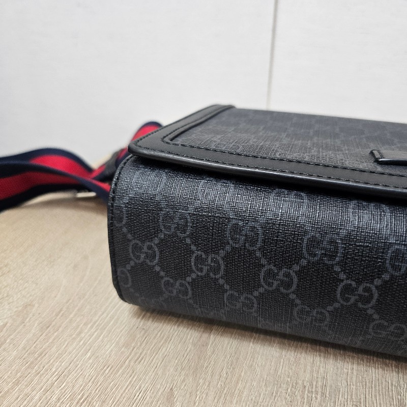 [農曆新年福利🧧] Gucci黑灰老花銀釦藍紅藍背帶斜背郵差包-12
