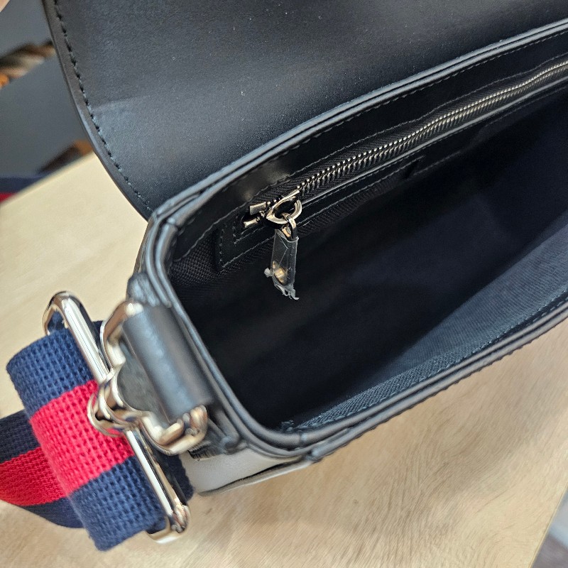 [農曆新年福利🧧] Gucci黑灰老花銀釦藍紅藍背帶斜背郵差包-19