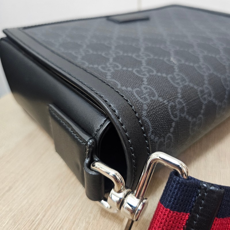 [農曆新年福利🧧] Gucci黑灰老花銀釦藍紅藍背帶斜背郵差包-26