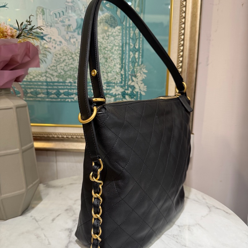 Chanel 黑牛皮菱格紋Hobo金釦一字拉肩後背包AS5517-3