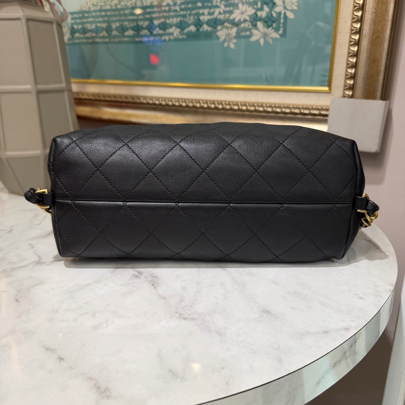 Chanel 黑牛皮菱格紋Hobo金釦一字拉肩後背包AS5517-4