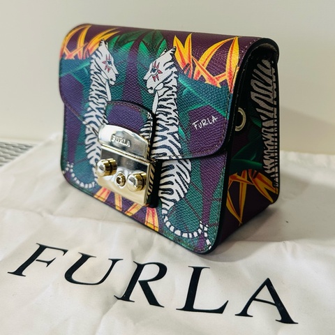 Furla METROPOLIS 義大利🇮🇹 叢林系列 紫色系白色老虎 🐯小方包 肩背包 揹袋可調 機場免稅店購入