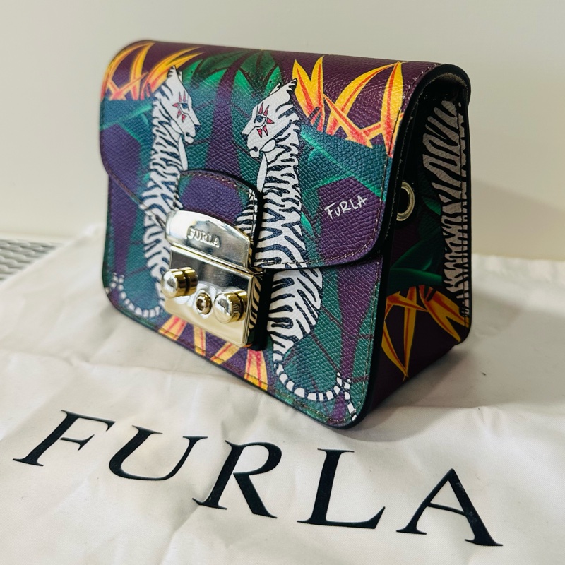 Furla METROPOLIS 義大利🇮🇹 叢林系列 紫色系白色老虎 🐯小方包 肩背包 揹袋可調 機場免稅店購入-0