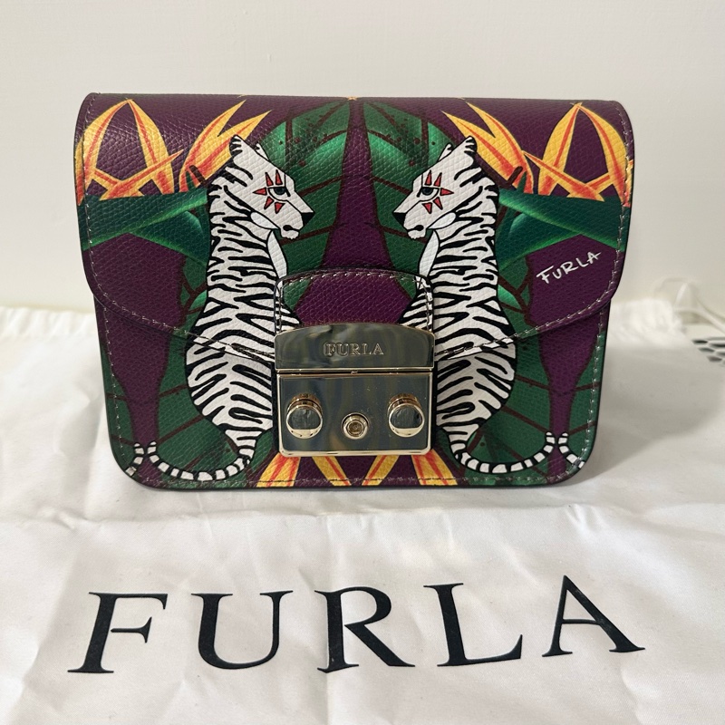 Furla METROPOLIS 義大利🇮🇹 叢林系列 紫色系白色老虎 🐯小方包 肩背包 揹袋可調 機場免稅店購入-1