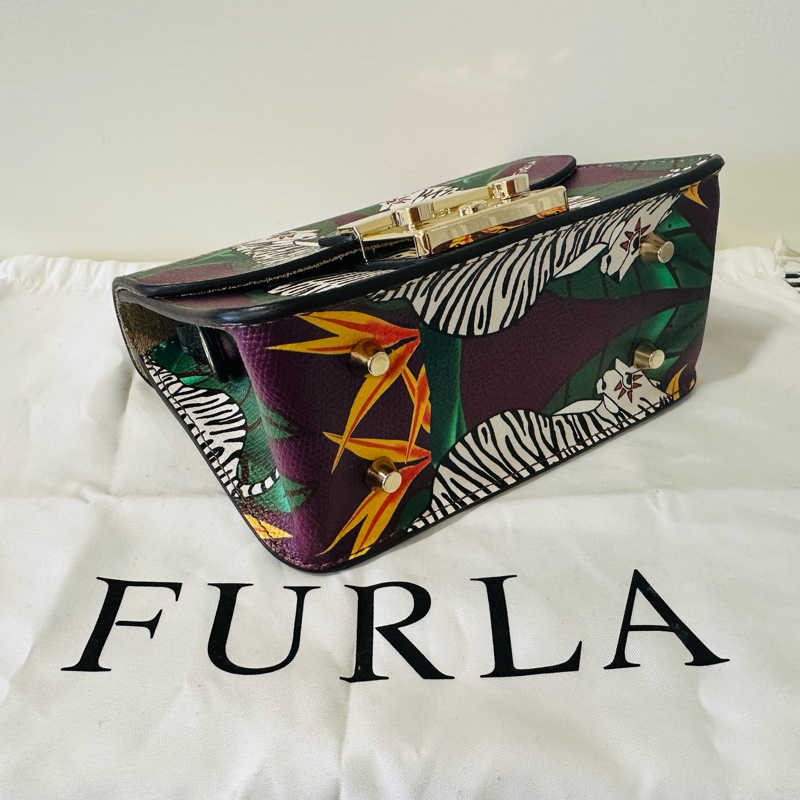 Furla METROPOLIS 義大利🇮🇹 叢林系列 紫色系白色老虎 🐯小方包 肩背包 揹袋可調 機場免稅店購入-2