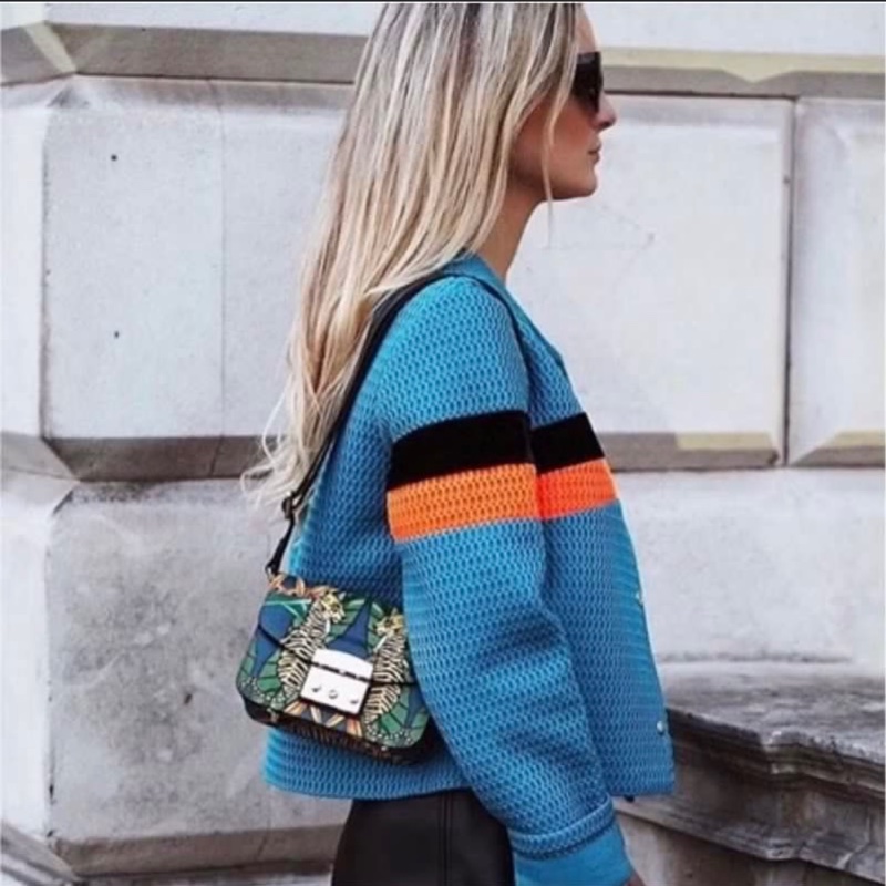 Furla METROPOLIS 義大利🇮🇹 叢林系列 紫色系白色老虎 🐯小方包 肩背包 揹袋可調 機場免稅店購入-9