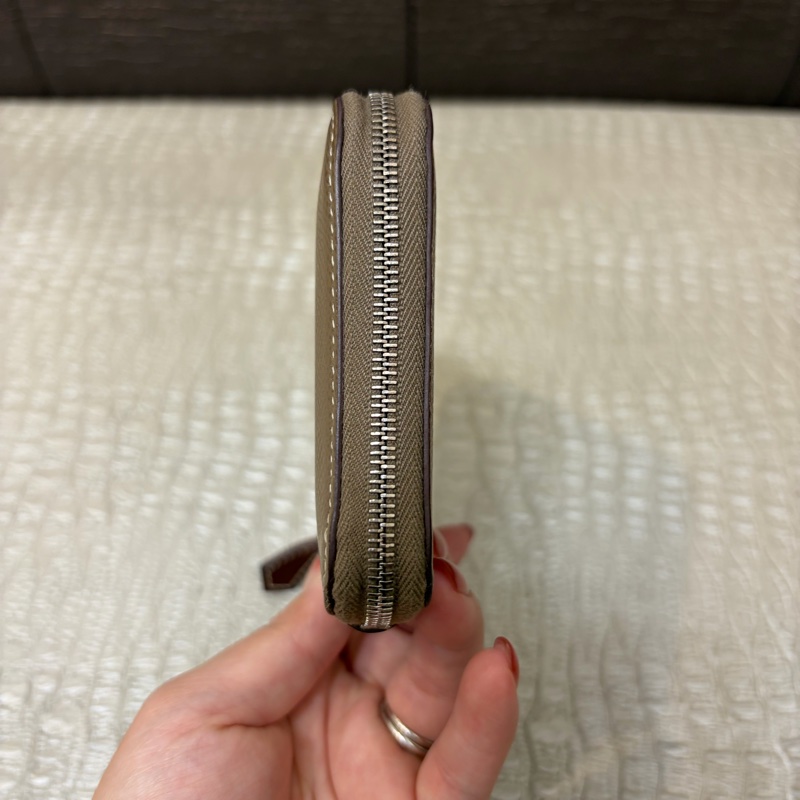 Hermes 大象灰銀釦ㄇ拉絲巾短夾-3