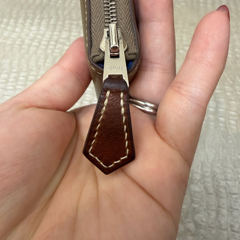Hermes 大象灰銀釦ㄇ拉絲巾短夾-6