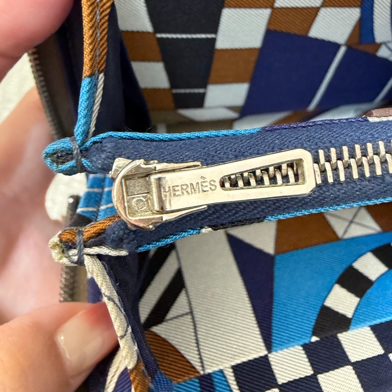 Hermes 大象灰銀釦ㄇ拉絲巾短夾-10