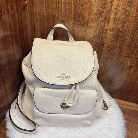 Coach 白色皮革迷你後背包