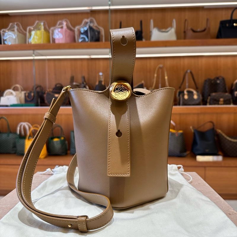 LOEWE mini pebble bucket 水桶包-0