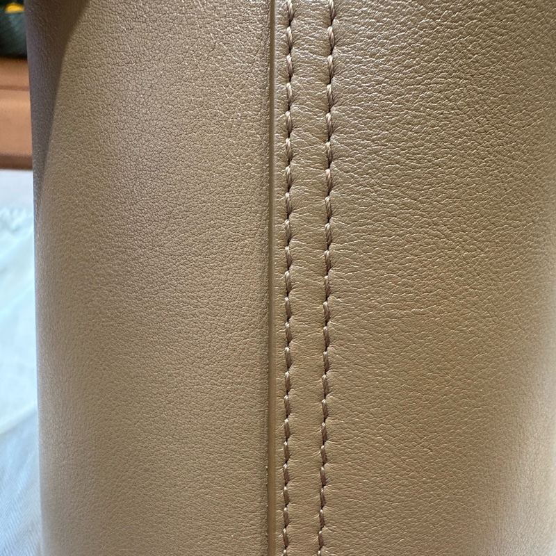 LOEWE mini pebble bucket 水桶包-5