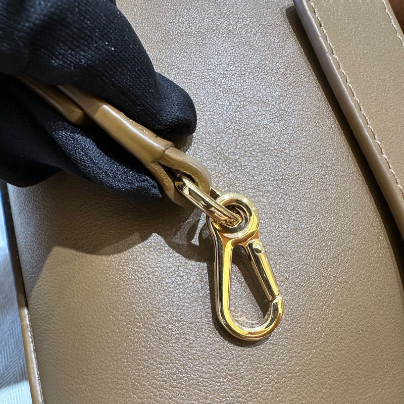 LOEWE mini pebble bucket 水桶包-11
