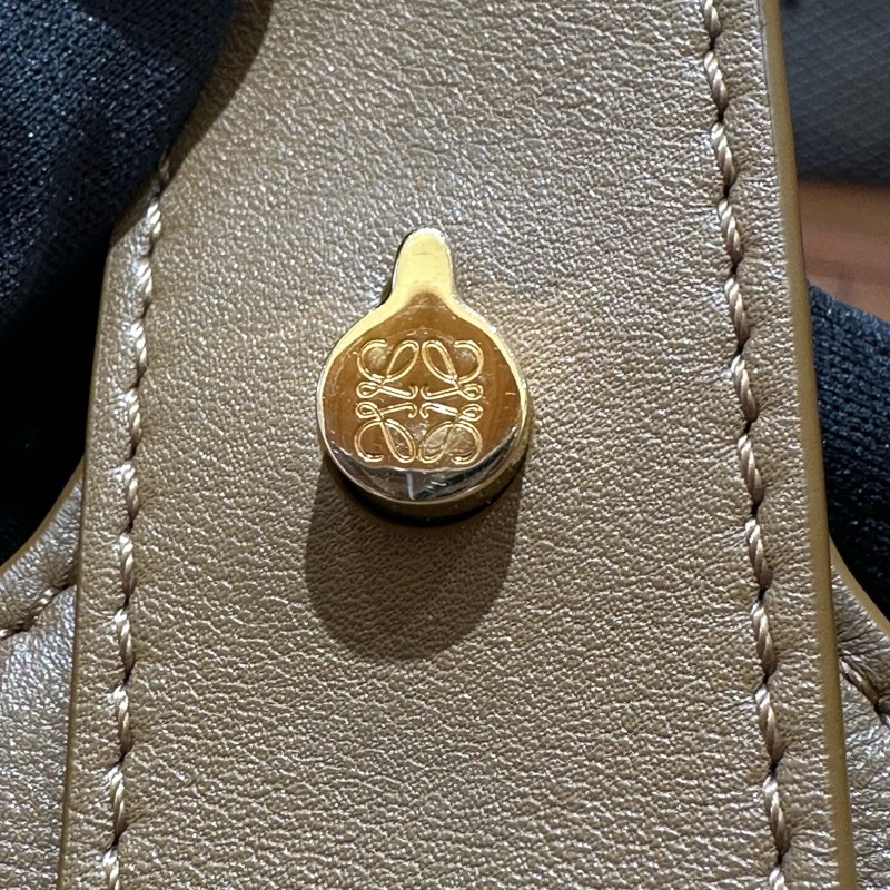 LOEWE mini pebble bucket 水桶包-12