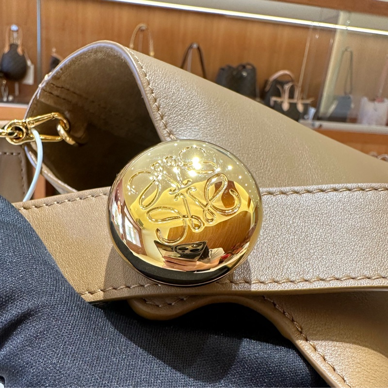 LOEWE mini pebble bucket 水桶包-13