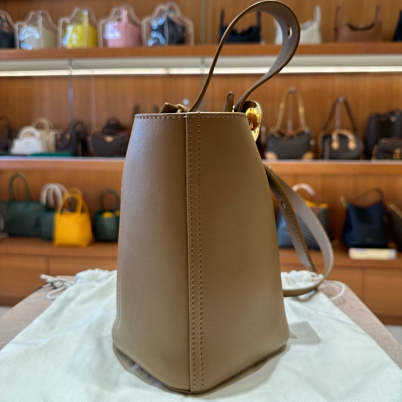 LOEWE mini pebble bucket 水桶包-14