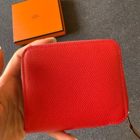 未使用 Hermès Silk’In 短夾 拉鍊款｜紅色 Epsom｜多色絲巾內裡｜附盒