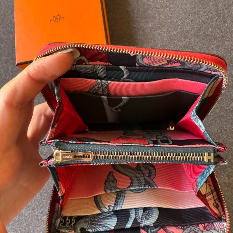 未使用 Hermès Silk’In 短夾 拉鍊款|紅色 Epsom|多色絲巾內裡|附盒-2