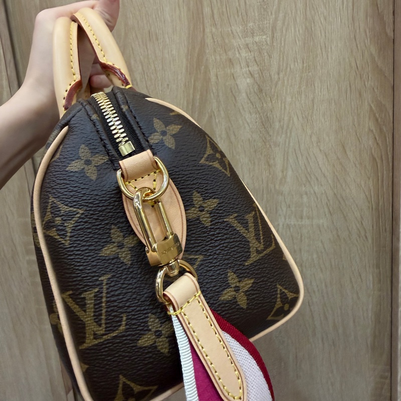 LV 原花金釦Speedy 20手提斜背波士頓包-3