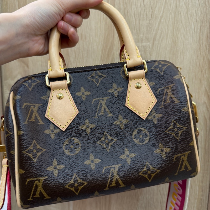 LV 原花金釦Speedy 20手提斜背波士頓包-8