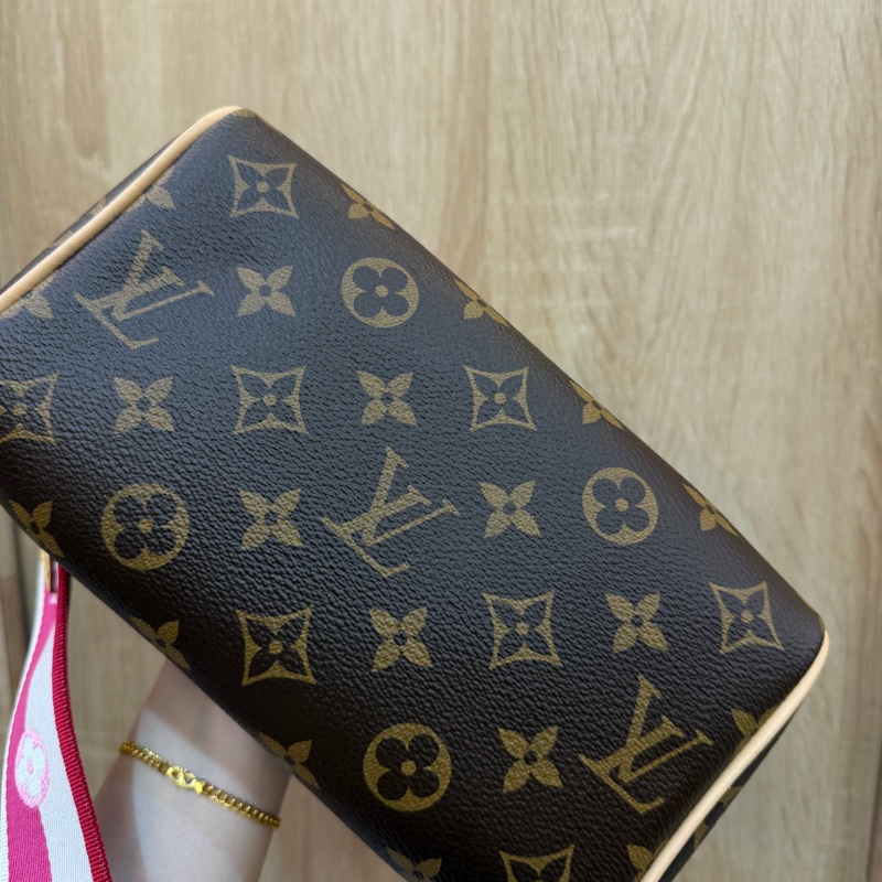 LV 原花金釦Speedy 20手提斜背波士頓包-13