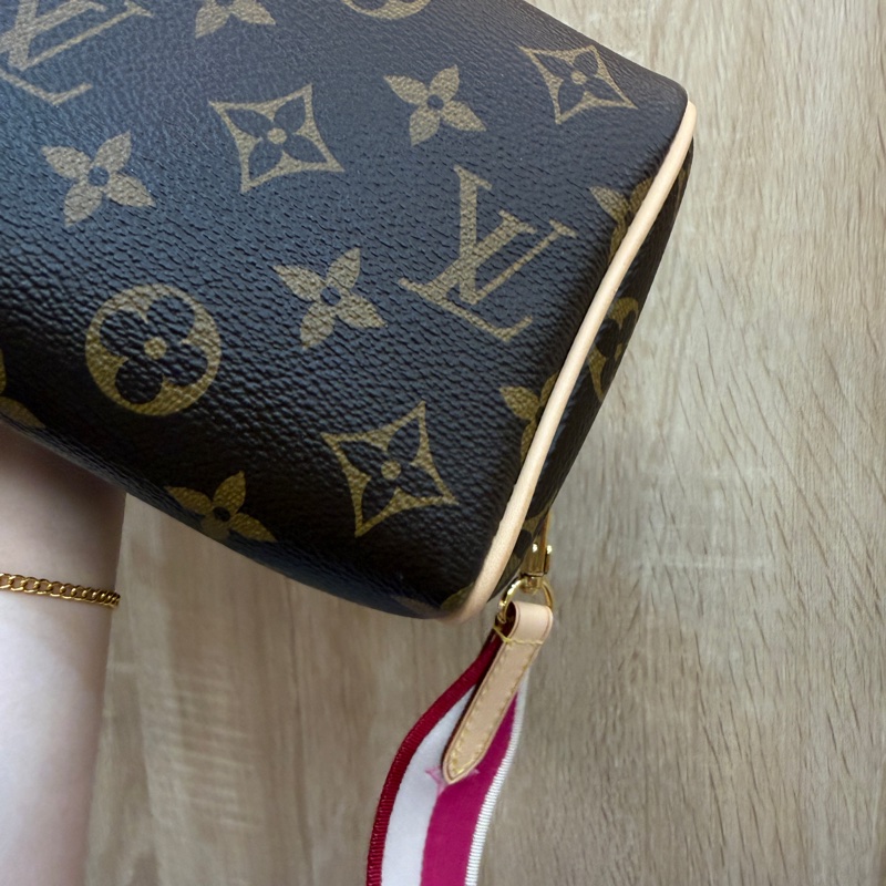 LV 原花金釦Speedy 20手提斜背波士頓包-19