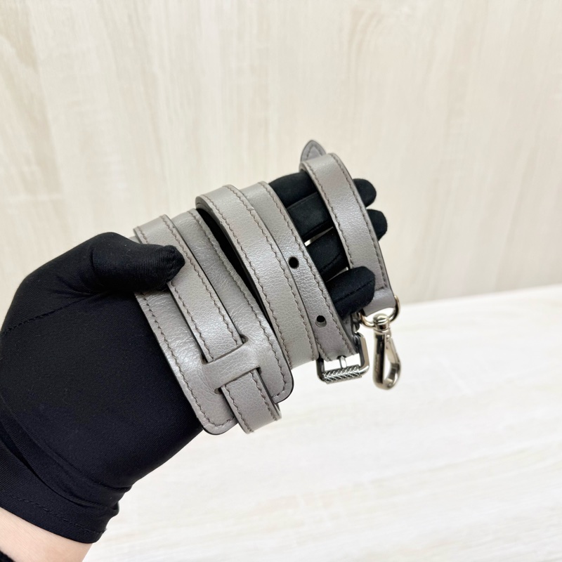 PRADA大象灰牛皮銀三角logo下蓋磁吸側背包1BD296-8