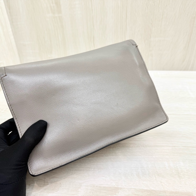 PRADA大象灰牛皮銀三角logo下蓋磁吸側背包1BD296-12