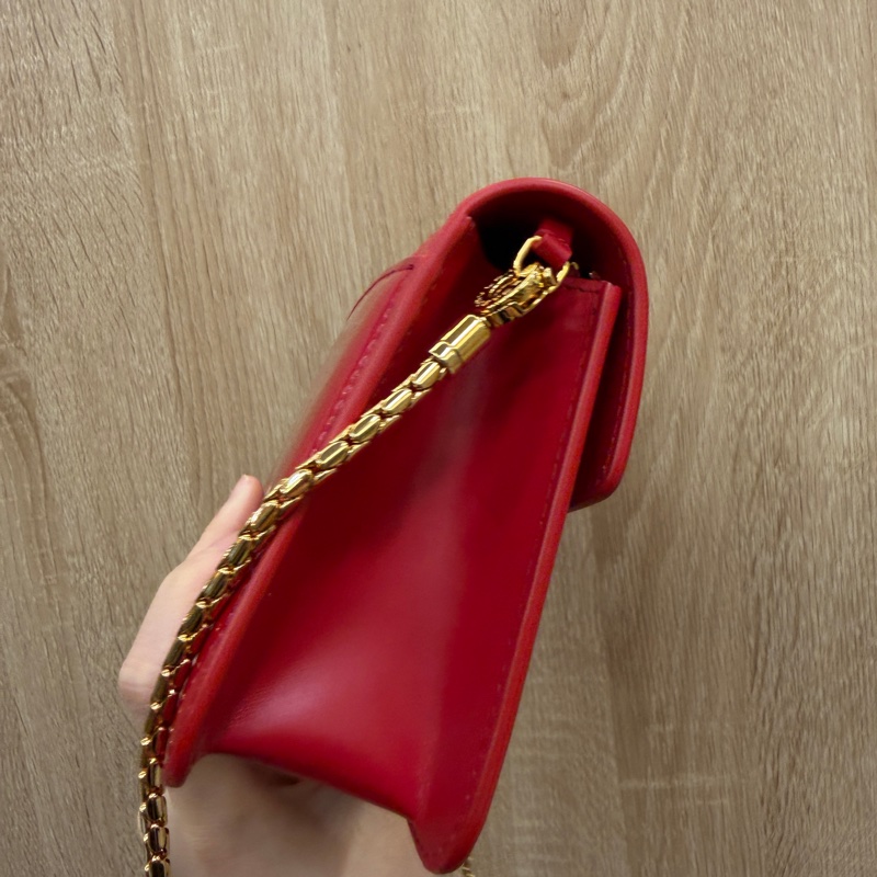 Bvlgari 玫紅漆皮金釦斜背WOC-3