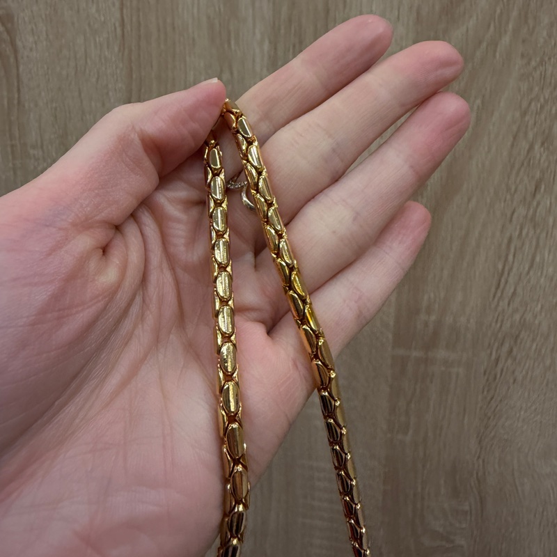 Bvlgari 玫紅漆皮金釦斜背WOC-15