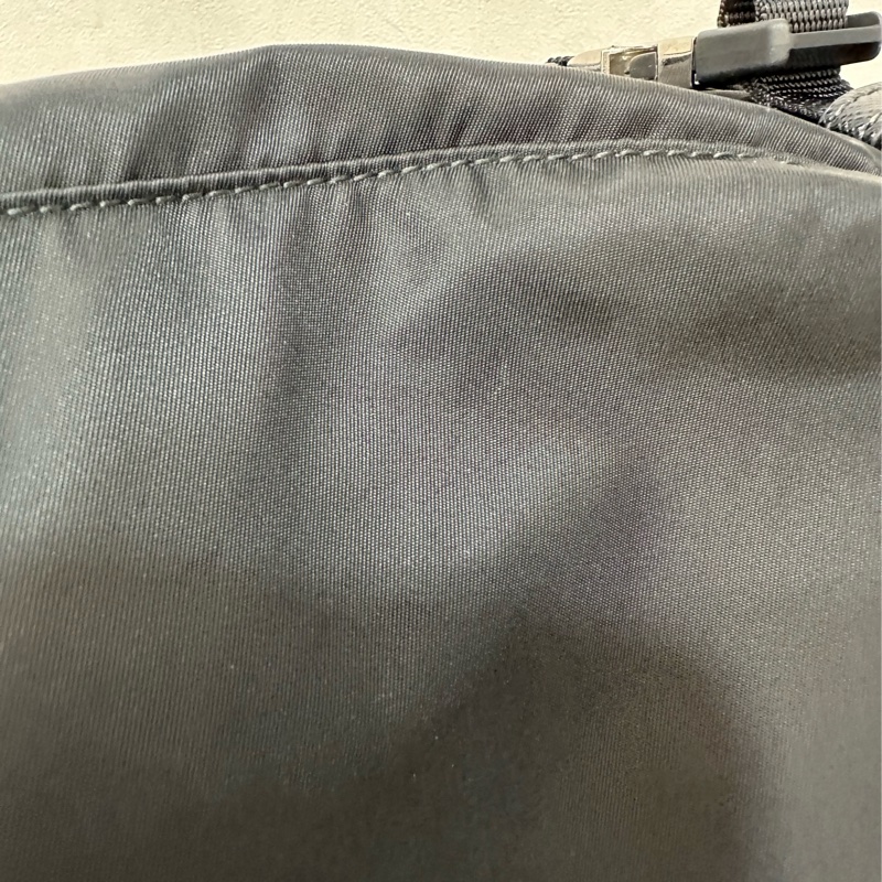 Prada 2VD052 黑尼龍斜背包 郵差包-3