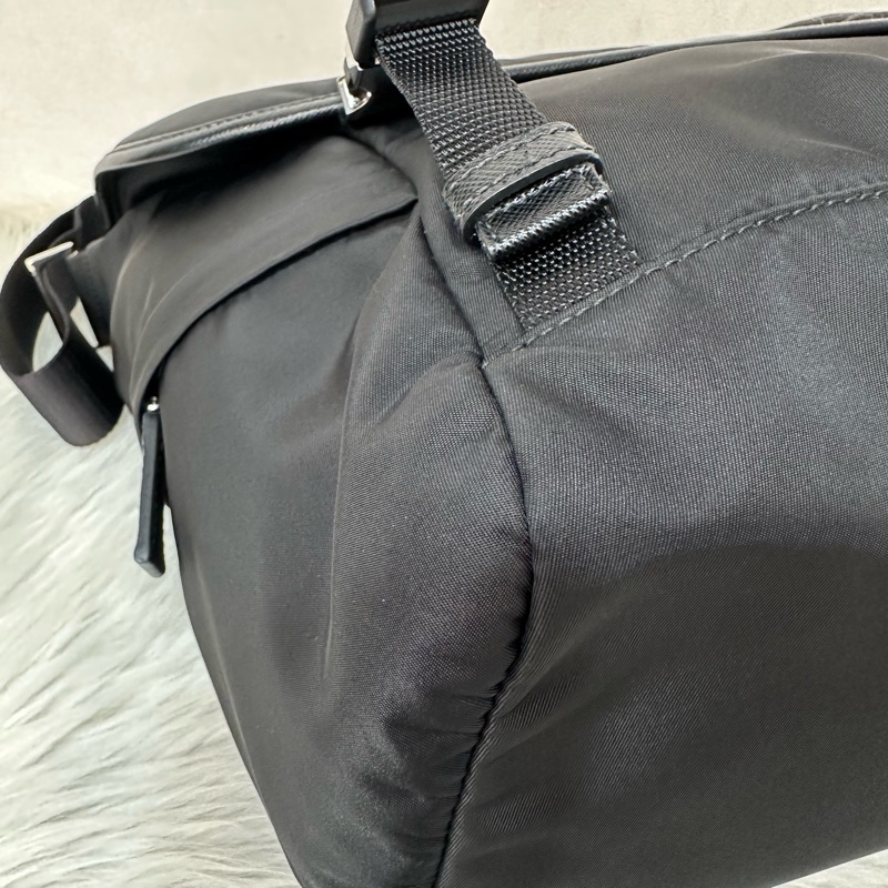 Prada 2VD052 黑尼龍斜背包 郵差包-4