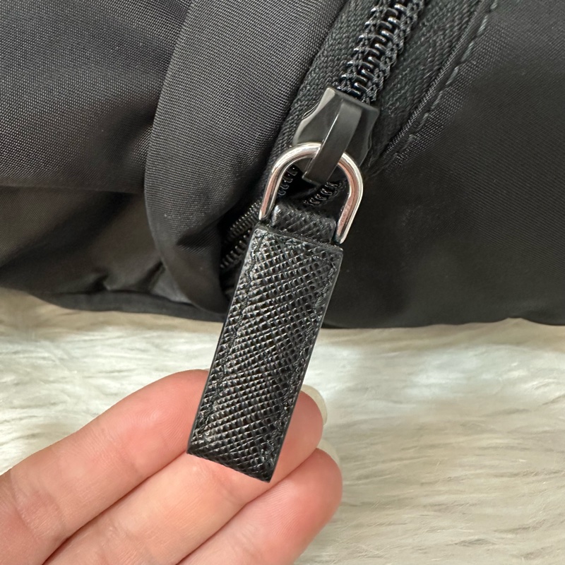 Prada 2VD052 黑尼龍斜背包 郵差包-10