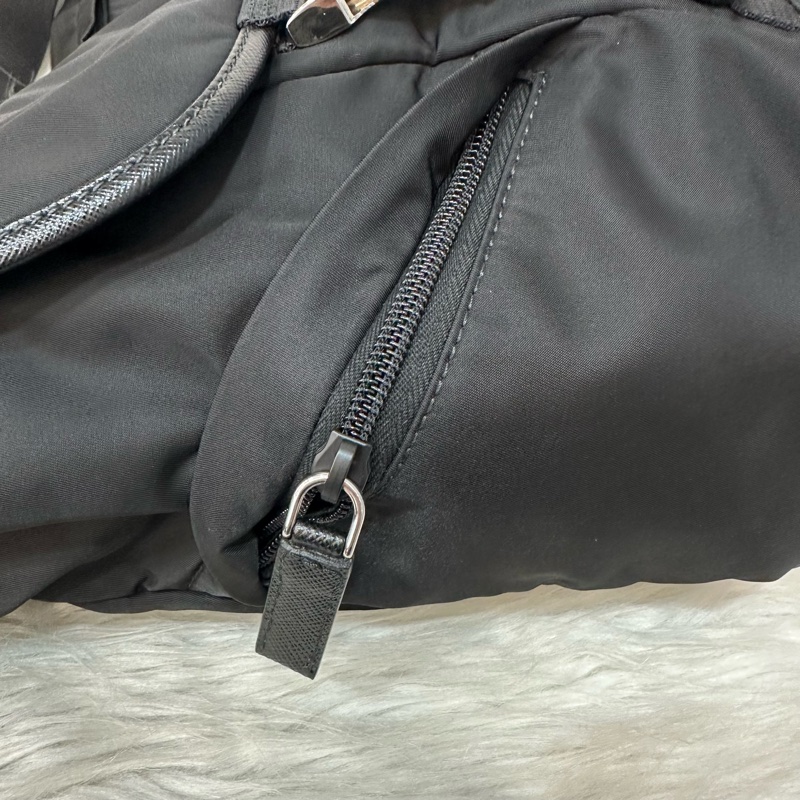 Prada 2VD052 黑尼龍斜背包 郵差包-12