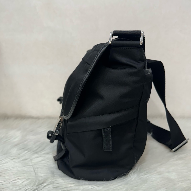 Prada 2VD052 黑尼龍斜背包 郵差包-14