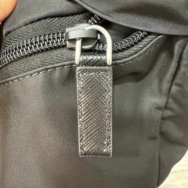 Prada 2VD052 黑尼龍斜背包 郵差包-15