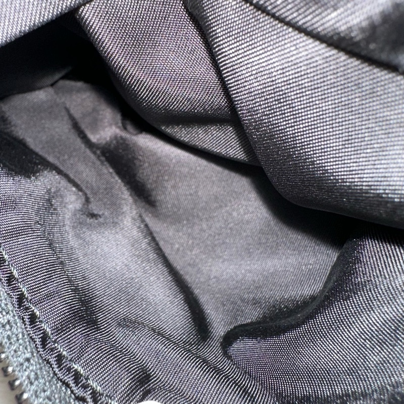 Prada 2VD052 黑尼龍斜背包 郵差包-17