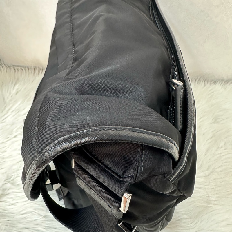 Prada 2VD052 黑尼龍斜背包 郵差包-19